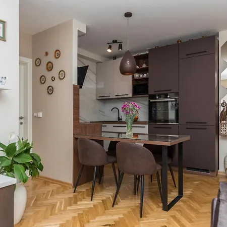 Chic Zoja Near With Free Parking Apartamento