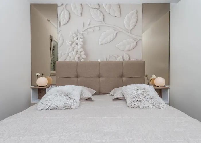 Chic Zoja Near With Free Parking Apartment Makarska