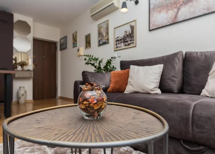 Chic Zoja Near With Free Parking Apartment *