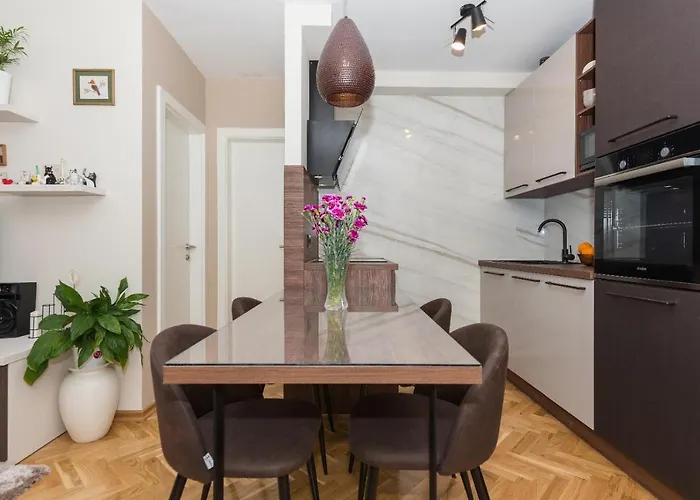 Chic Zoja Near With Free Parking Apartment *