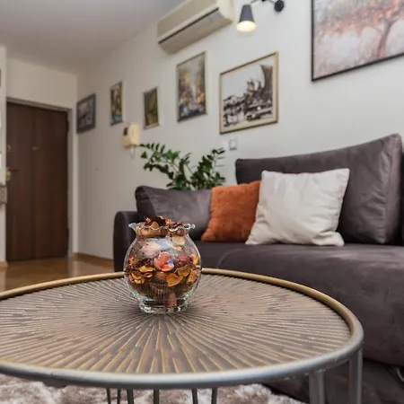 Chic Zoja Near With Free Parking Apartman *