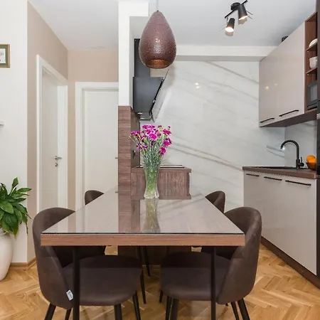 Chic Zoja Near With Free Parking Apartman *